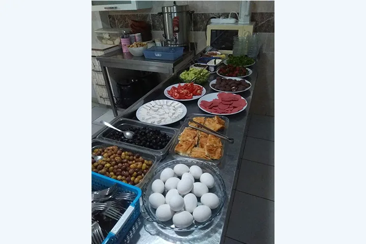 Asyalı Kız Öğrenci Yurdu kahvaltı alanı